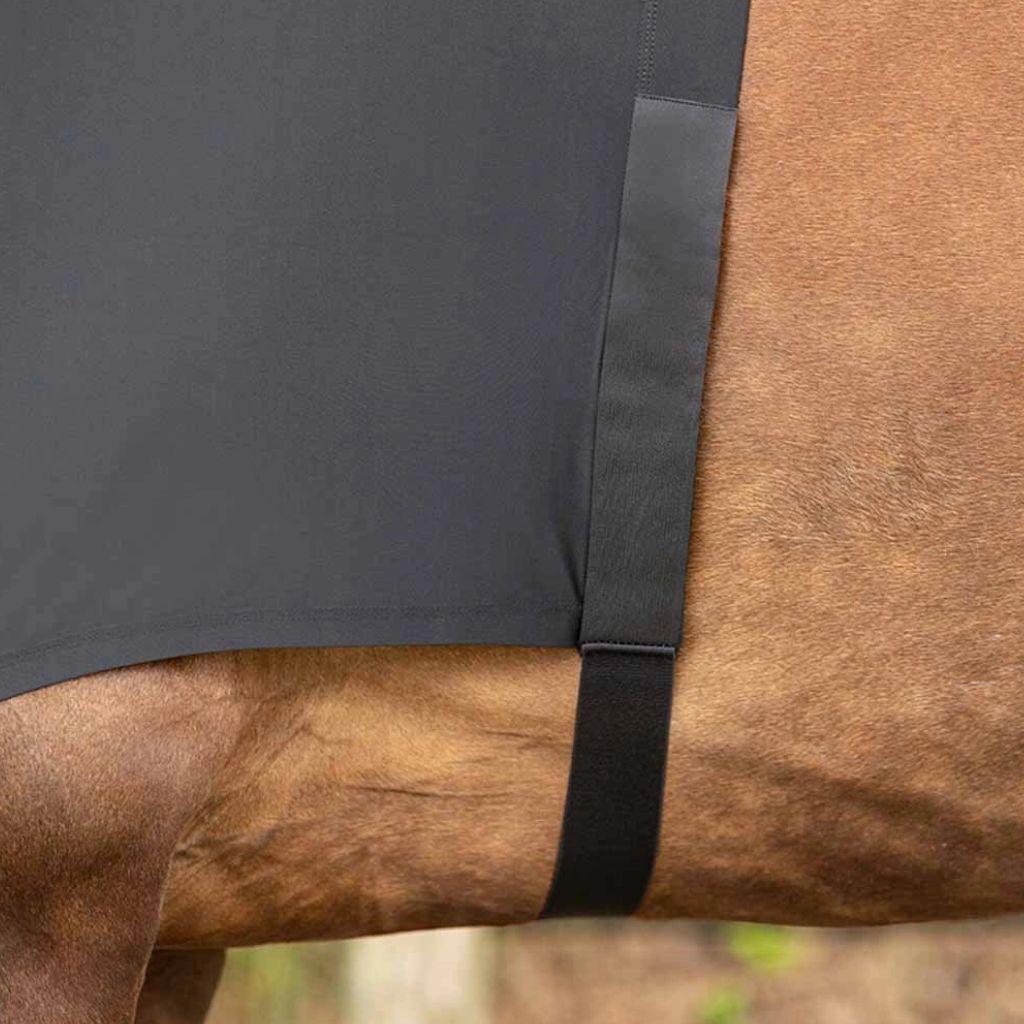 QHP Stretch Shoulder Rug Black
