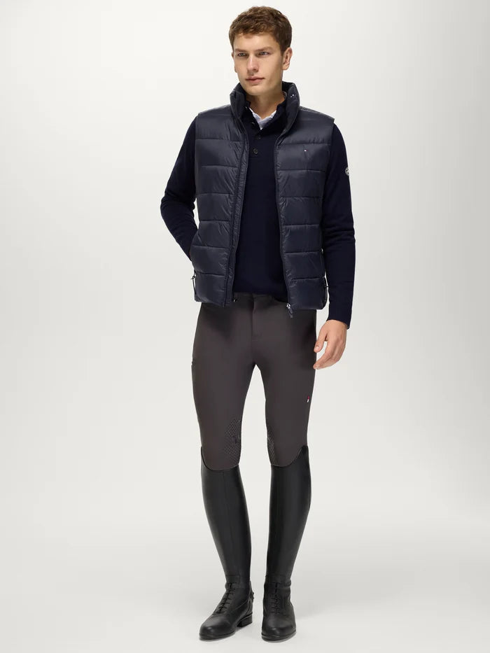 Man wearing Tommy Hilfiger Men's Anders Puffer Gilet - Desert Sky